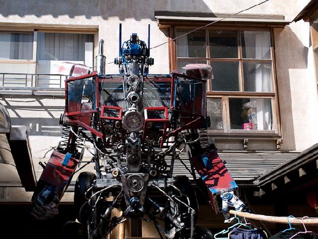 Optimus Prime Made in Taiwan (11 pics)